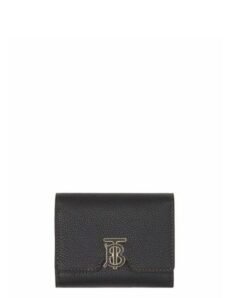 Valance of generous leather with monogram